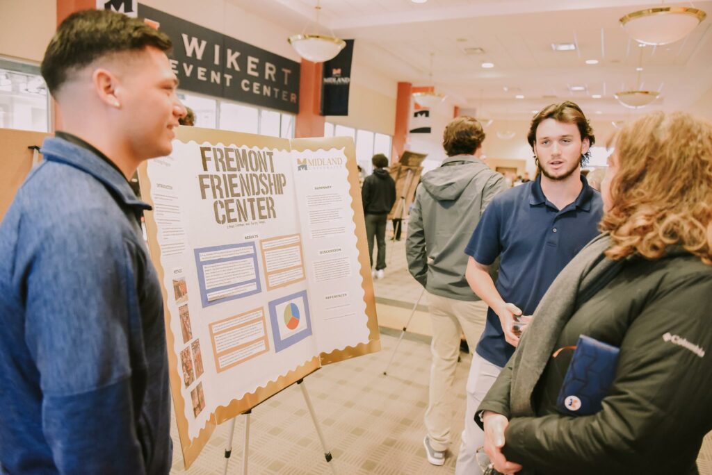 Students Presenting at Fall Research Fair 2022